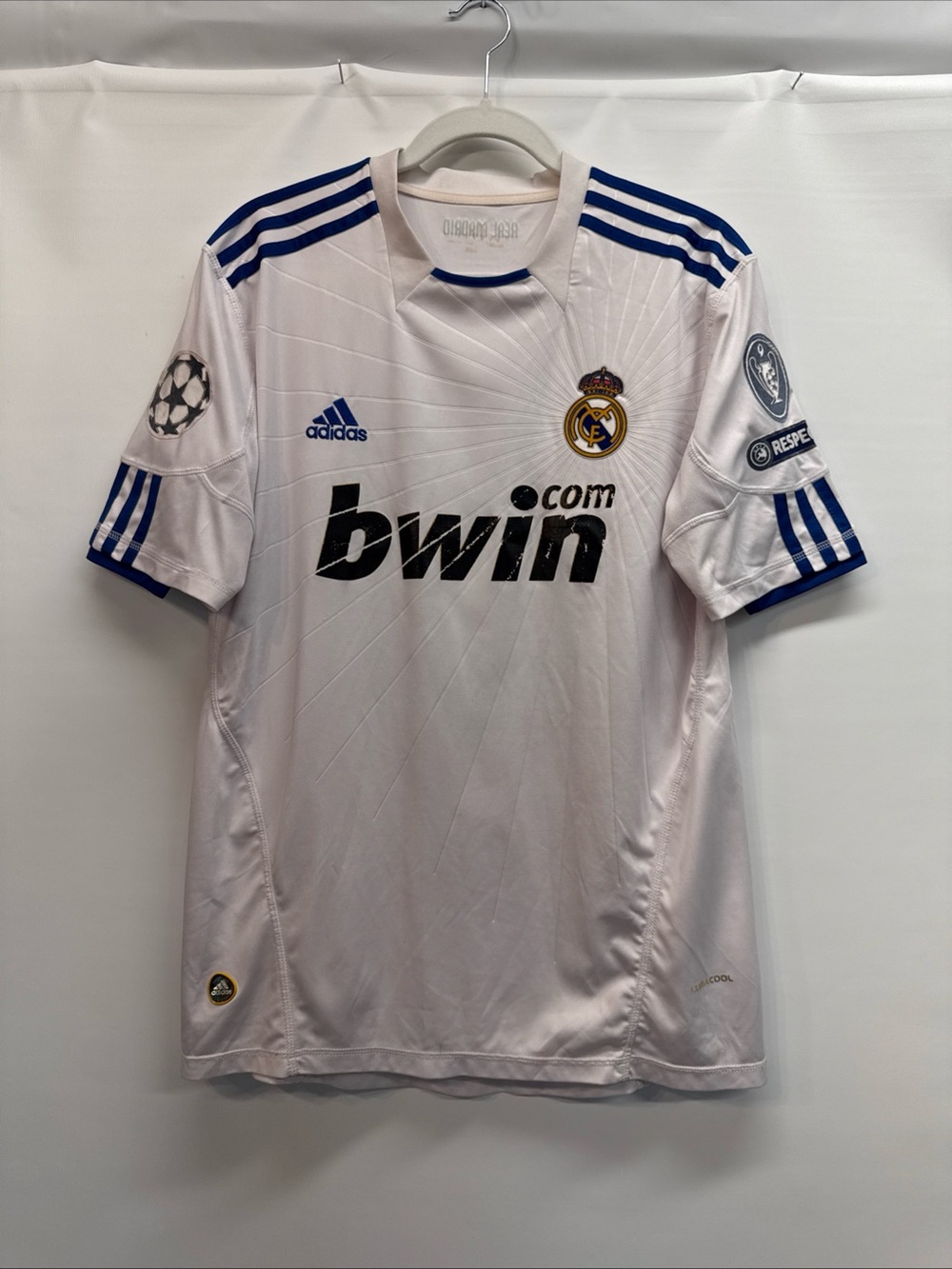 Adidas Real Madrid 2010/11 home shirt Özil #23 Iconic Bwin Sponsor Logo M-L